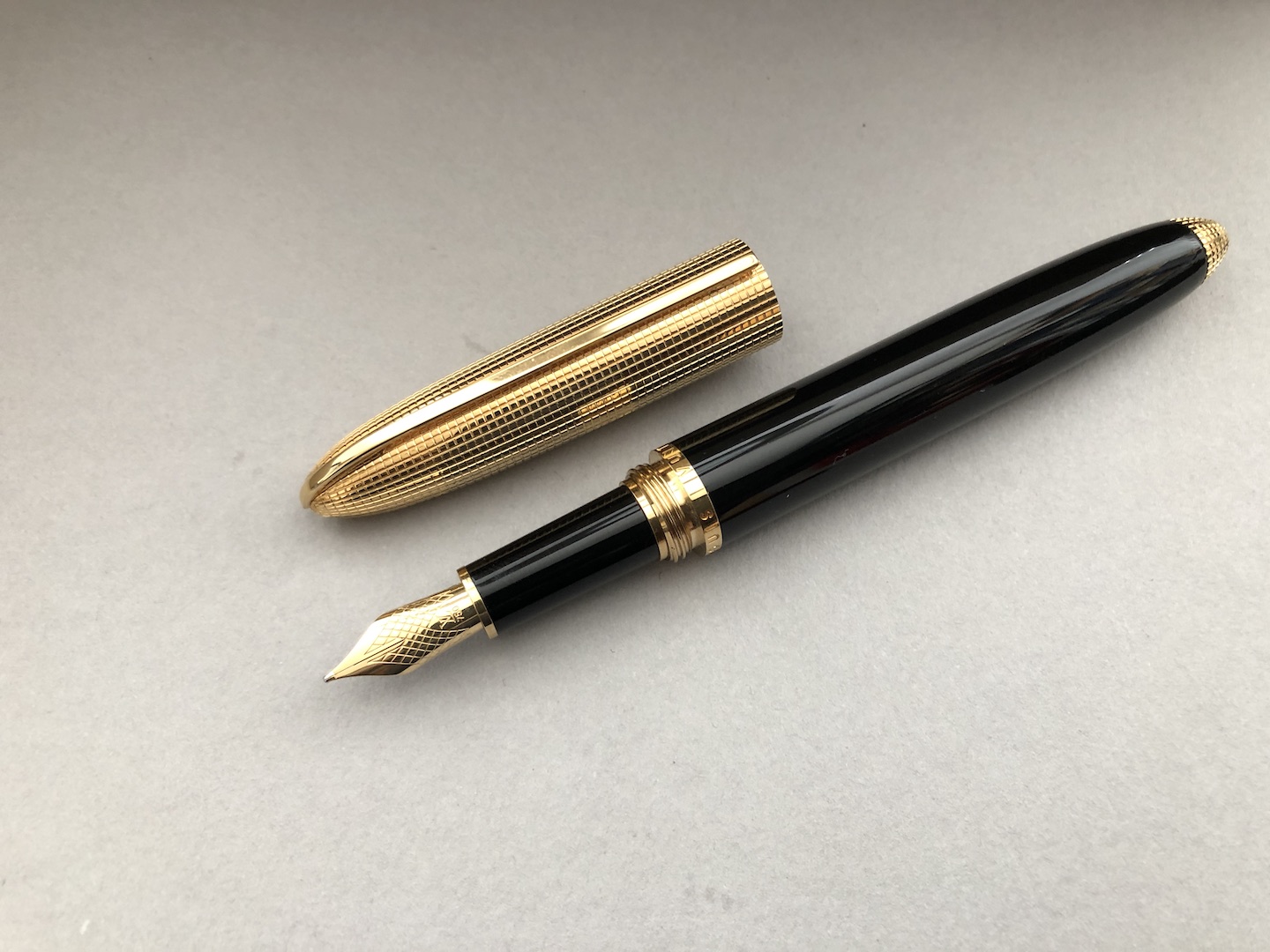 Louis Vuitton Doc Black And Gold Fountain Pen