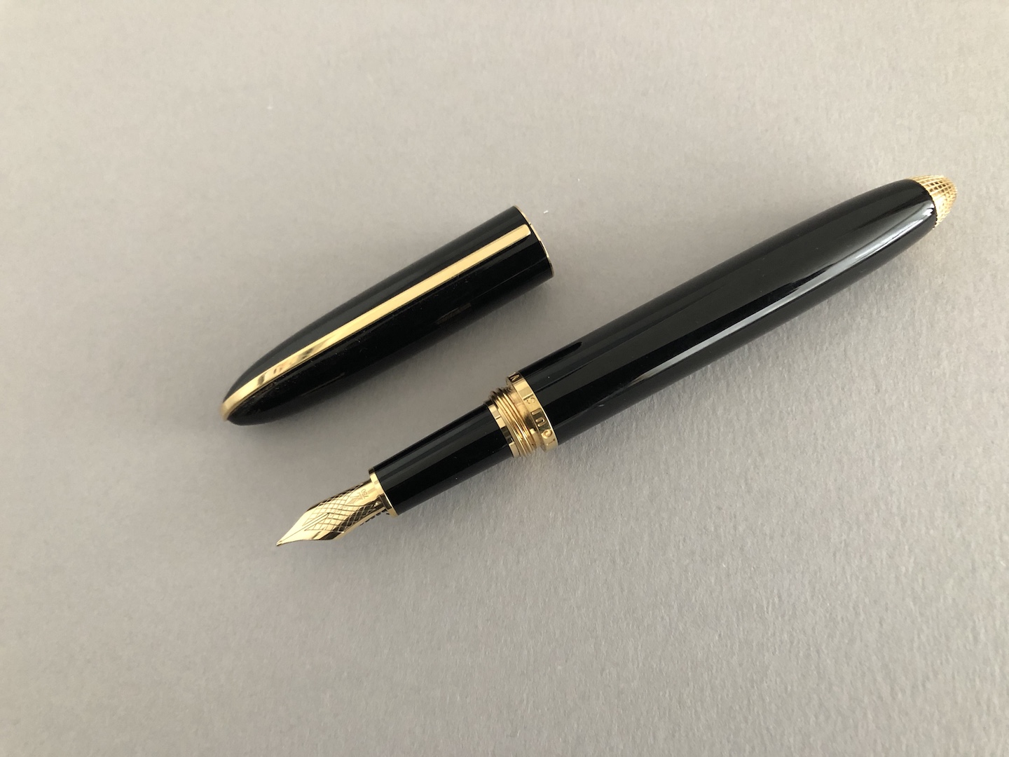 Louis Vuitton Dock lacquer Black/Silver Rhodium Ballpoint Pen N76402(No  Box) F/S