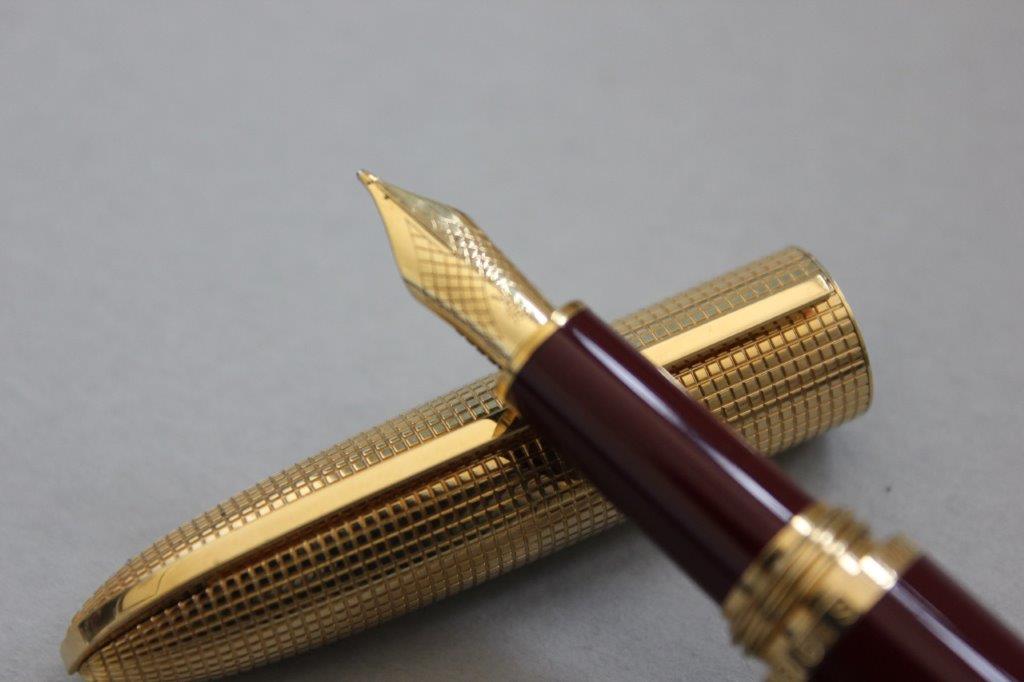 Louis Vuitton Burgundy Leather Gold Tone Doc Fountain Pen Louis Vuitton