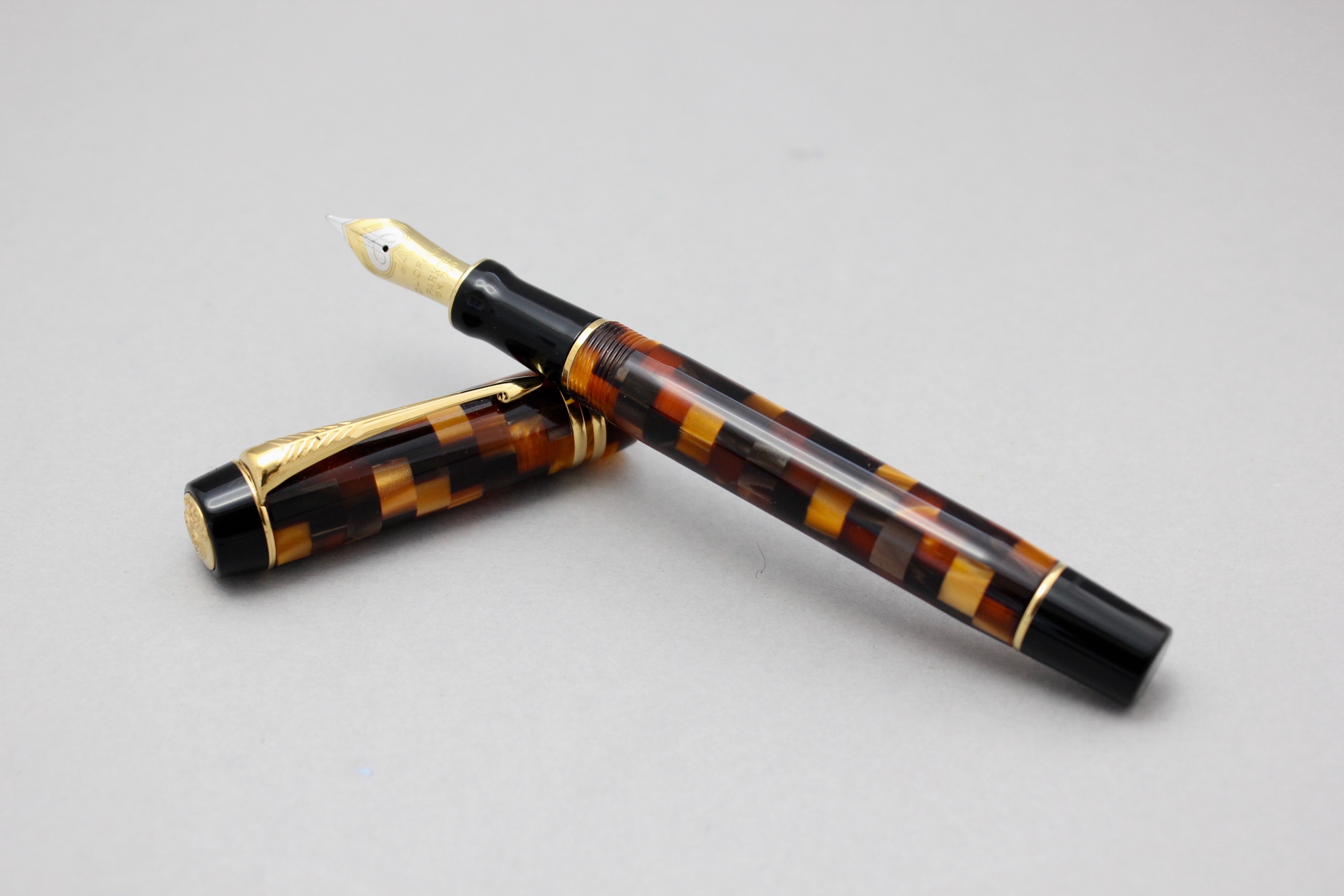 Parker Duofold Amber Check Centennial Fountain Pen Medium Nib Mint  Condition - Vintage and Modern Pens